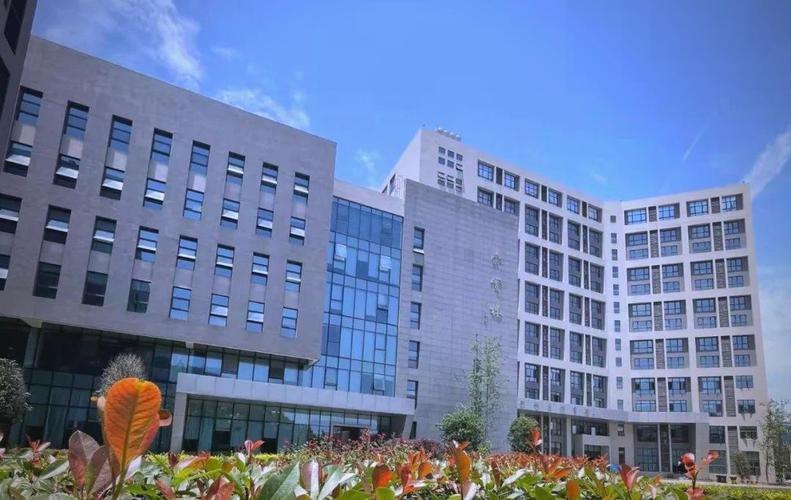 四川现代职业学院校园实景