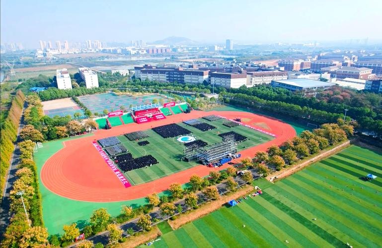 武昌职业学院校园实景