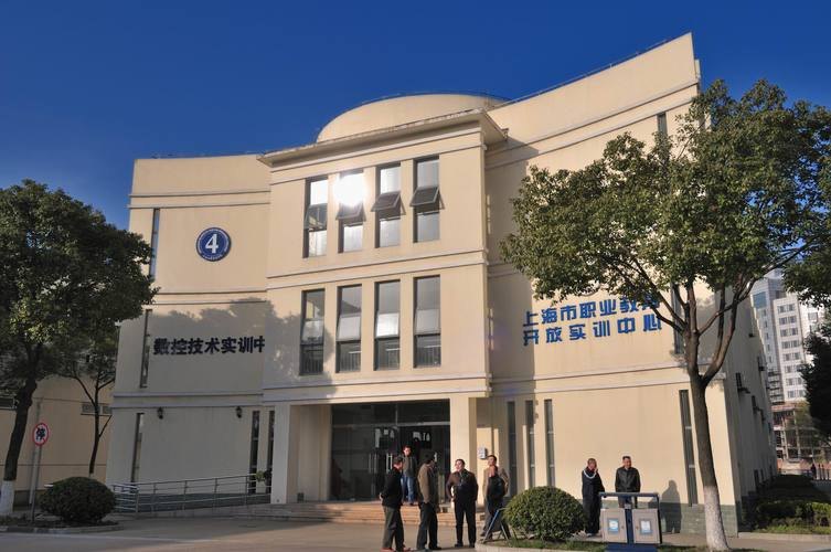 上海工商信息学校校园实景