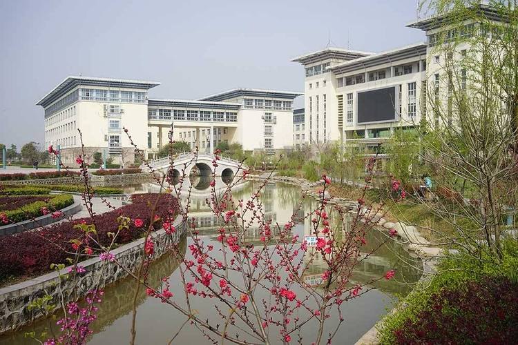 湖北中医药高等专科学校校园实景