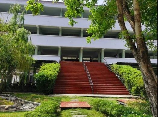 塔克西纳商务技术学院校园实景