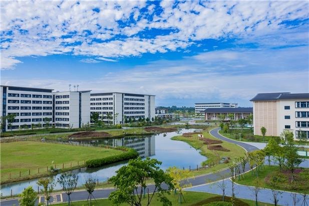 成都轻工职业技术大学校园实景