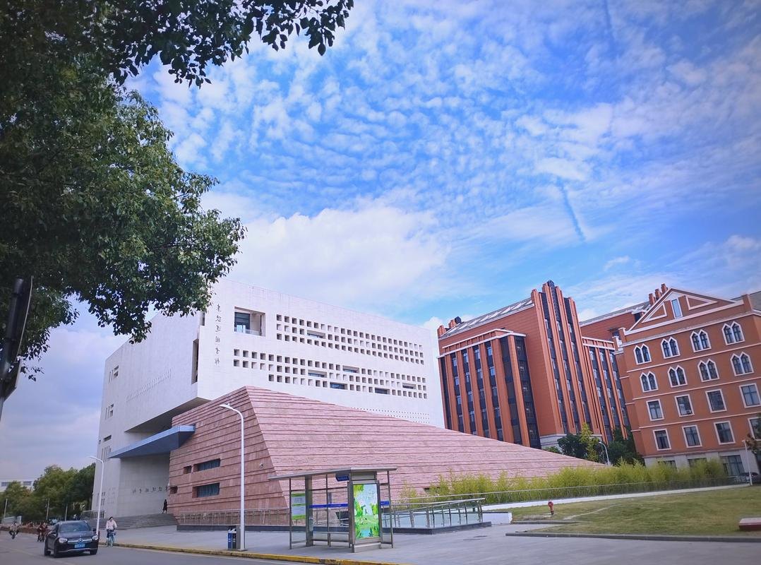 上海交通职业技术学院校园实景