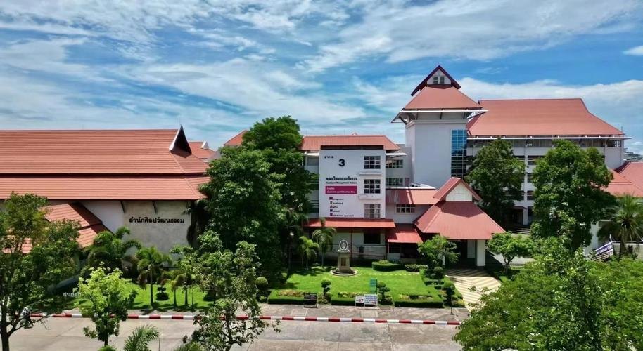 乌隆他尼皇家大学校园实景